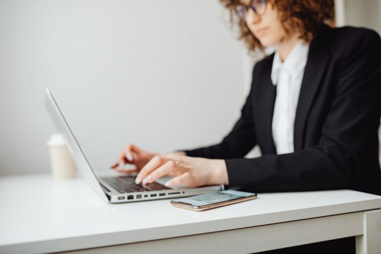 ¿Cuál es la diferencia entre un abogado y un licenciado en derecho? - Onmex